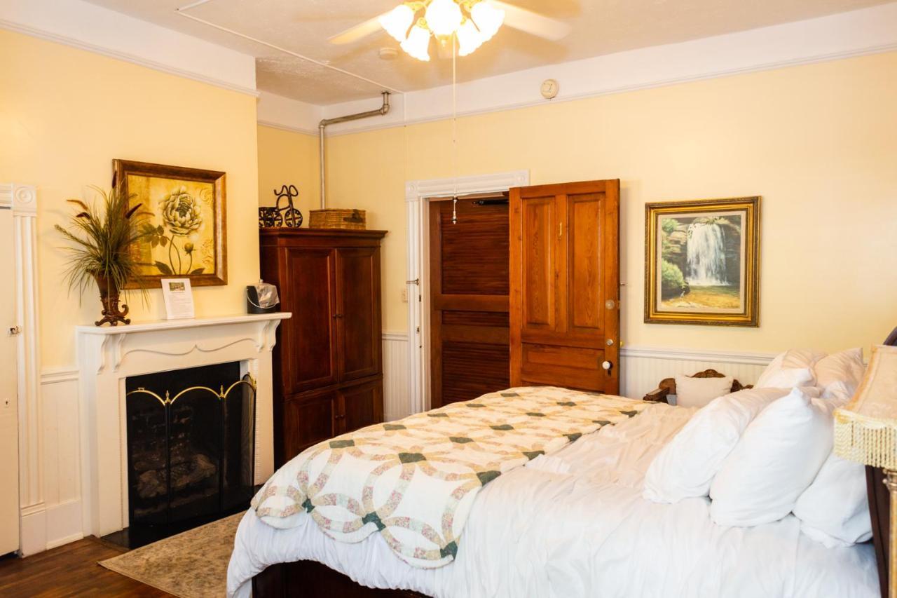 The Charleston Inn Hendersonville Nc Esterno foto